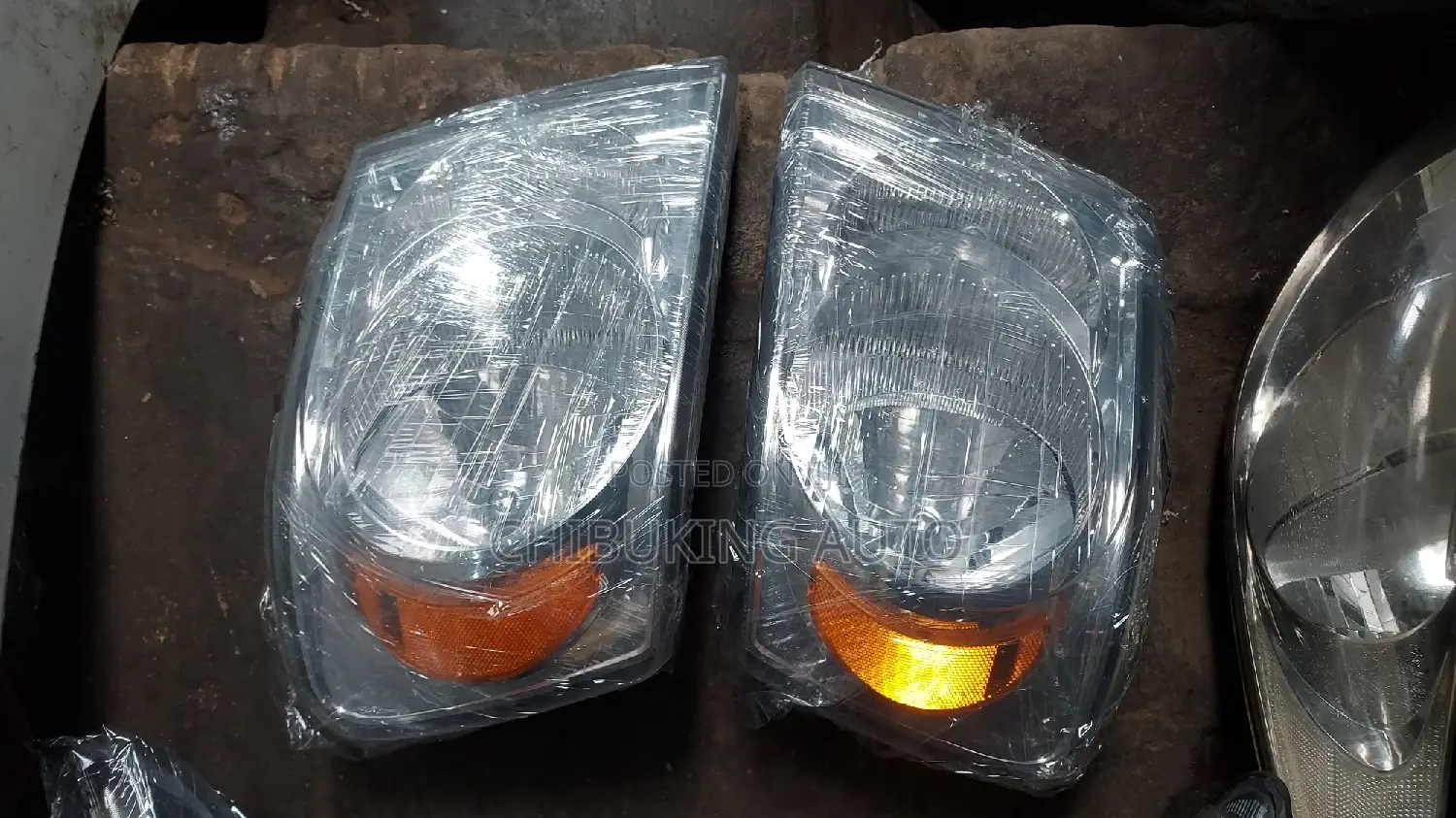 Headlight Chrysler Aspen 2012