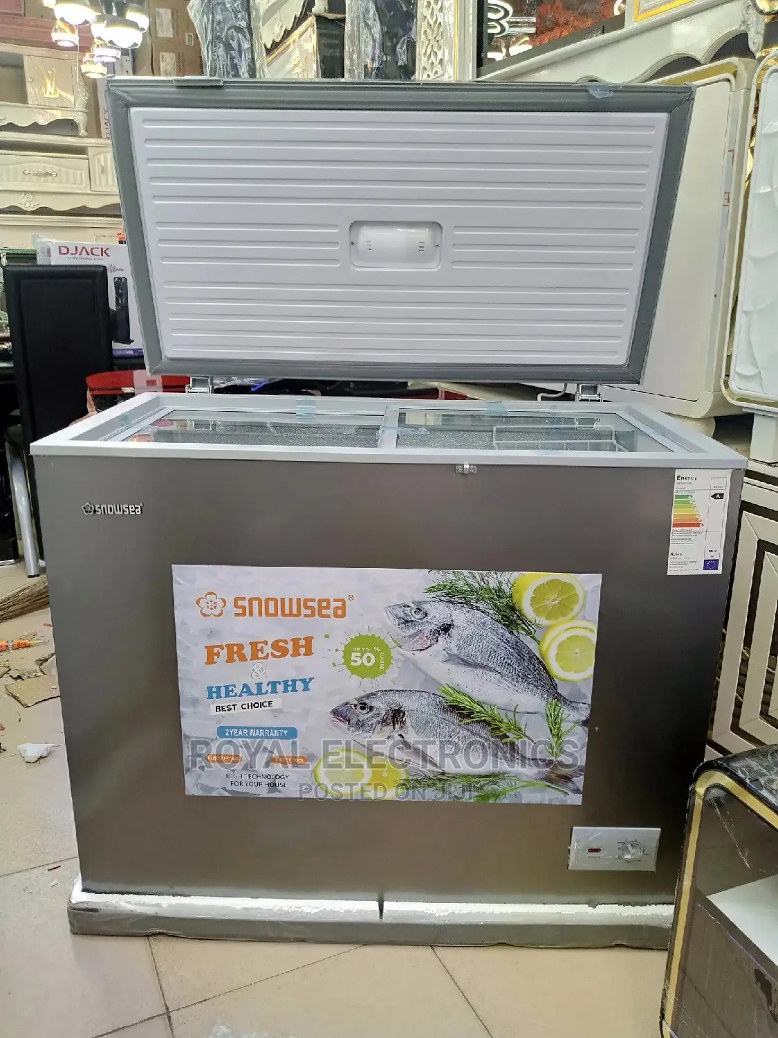 World Class Anti Rust Chest Freezer With Glass Cover