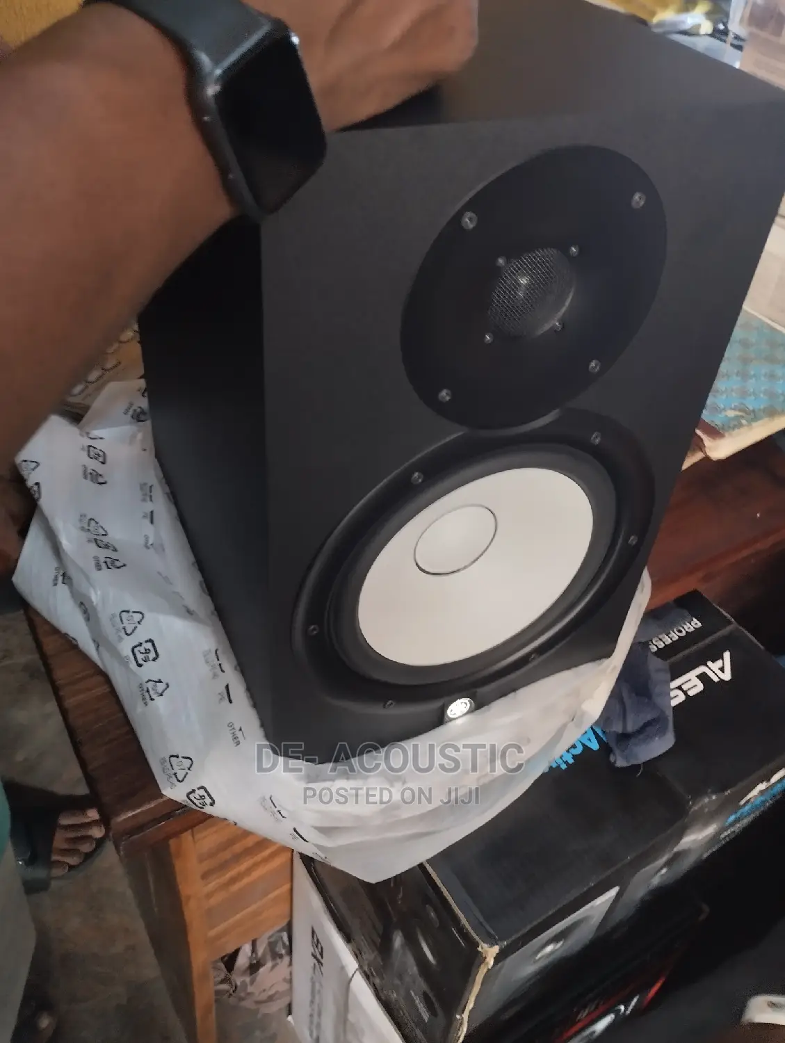 Hs8 Yamaha Powered Studio Monitor