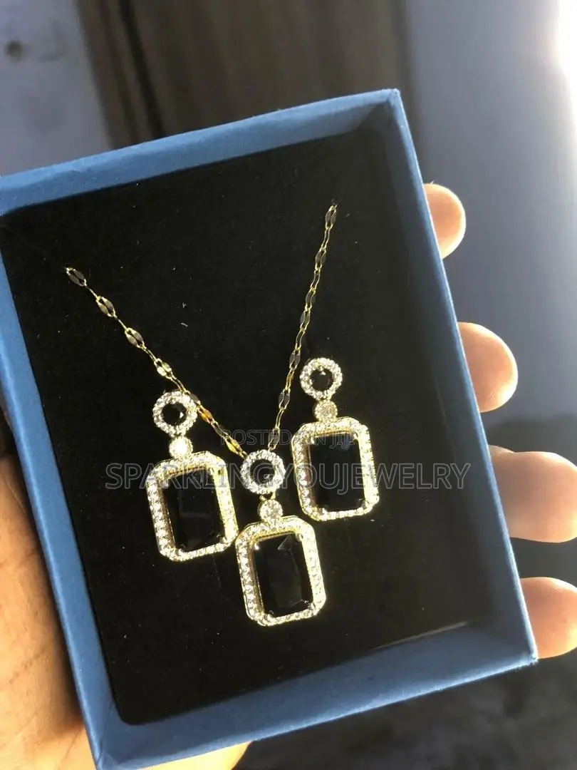 Jewelry Set:Earring and Necklace