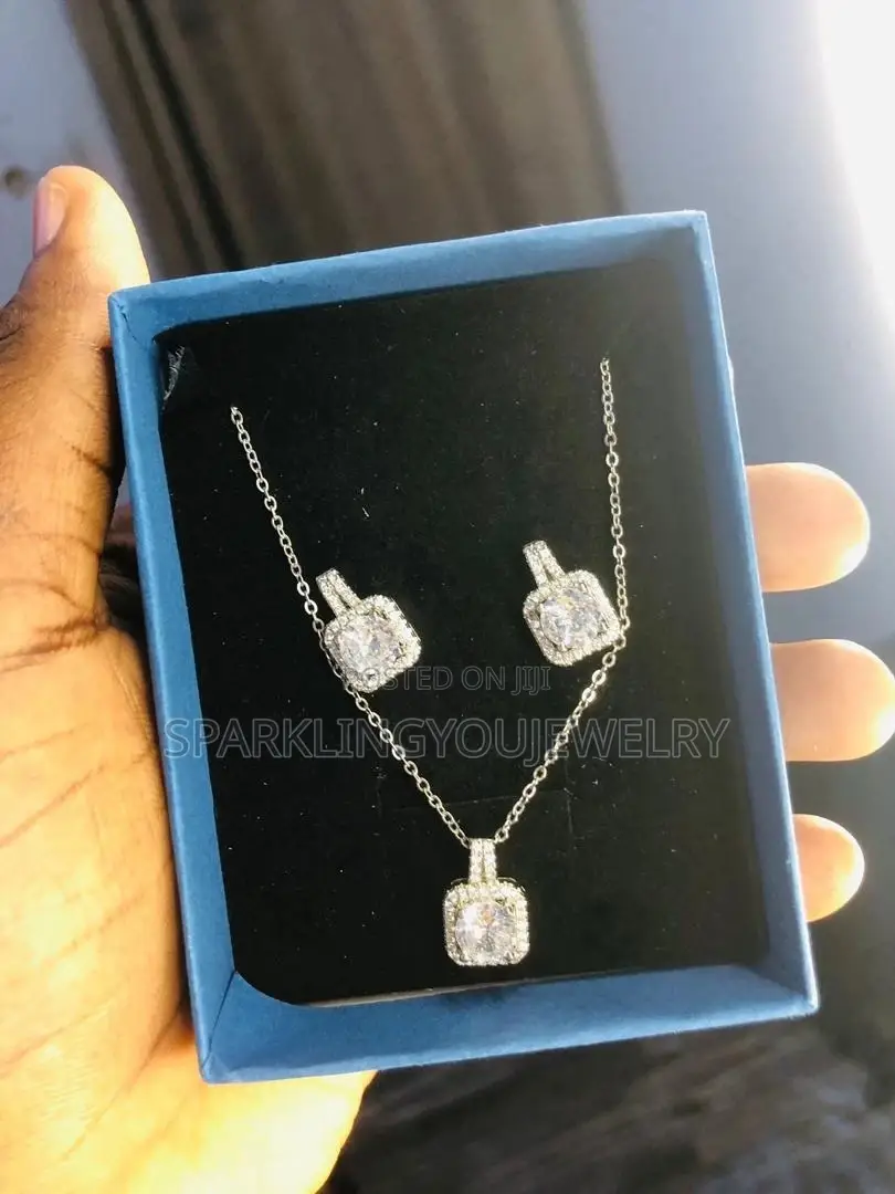 Jewelry Set:Earring and Necklace