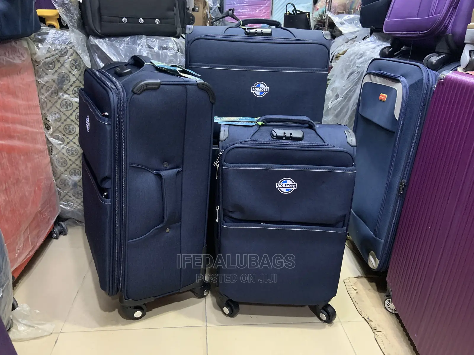 High Quality Light Weight Imported Traveling Luggage