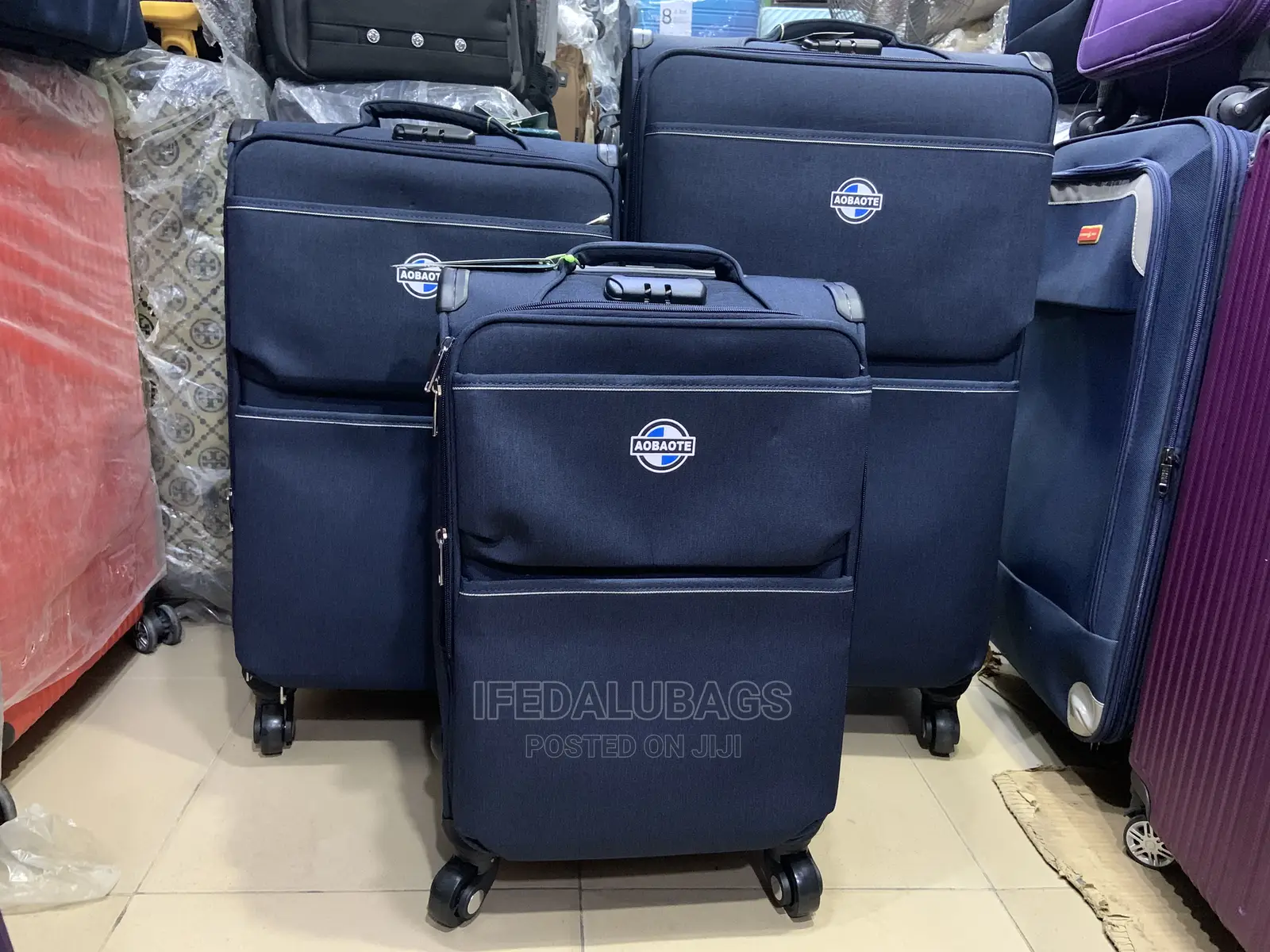 High Quality Light Weight Imported Traveling Luggage