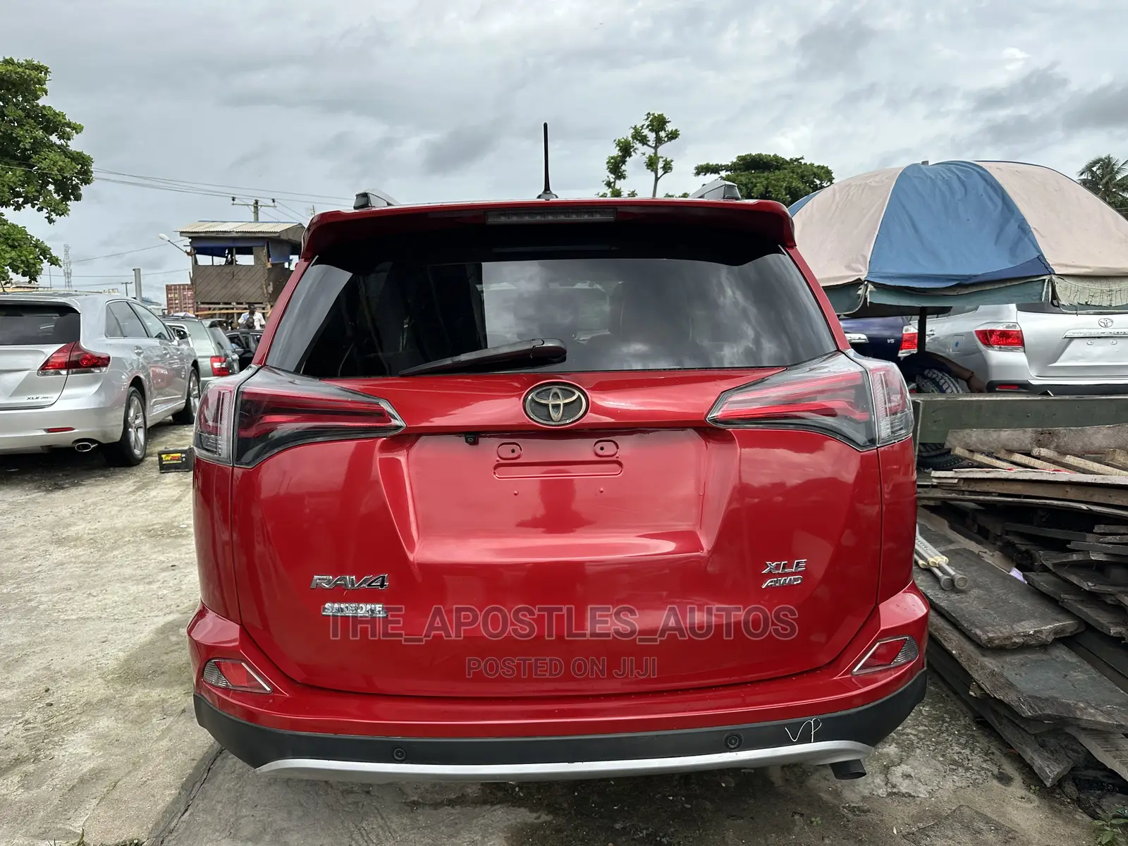 Toyota RAV4 XLE AWD (2.5L 4cyl 6A) 2016 Red