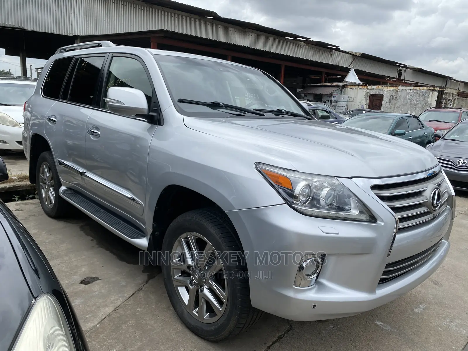 Lexus LX 570 AWD 2013 Silver