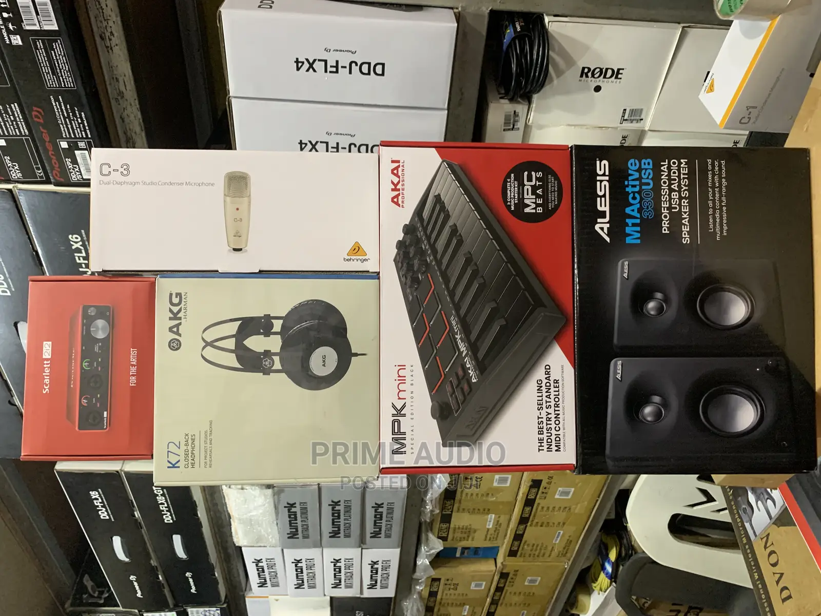Focusrite 2i2, Alesis,Behringer AKG Complete Studio Bundle