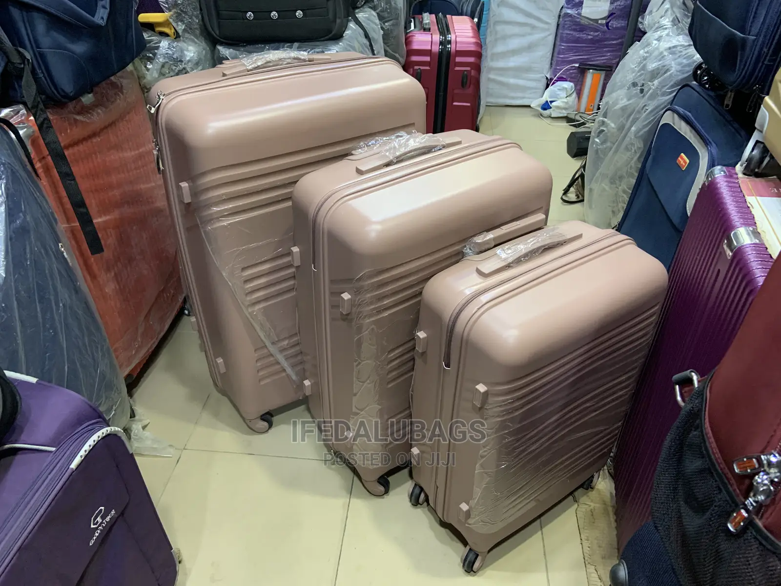 Set of Quality Imported Unbreakable Plastic Traveling Box