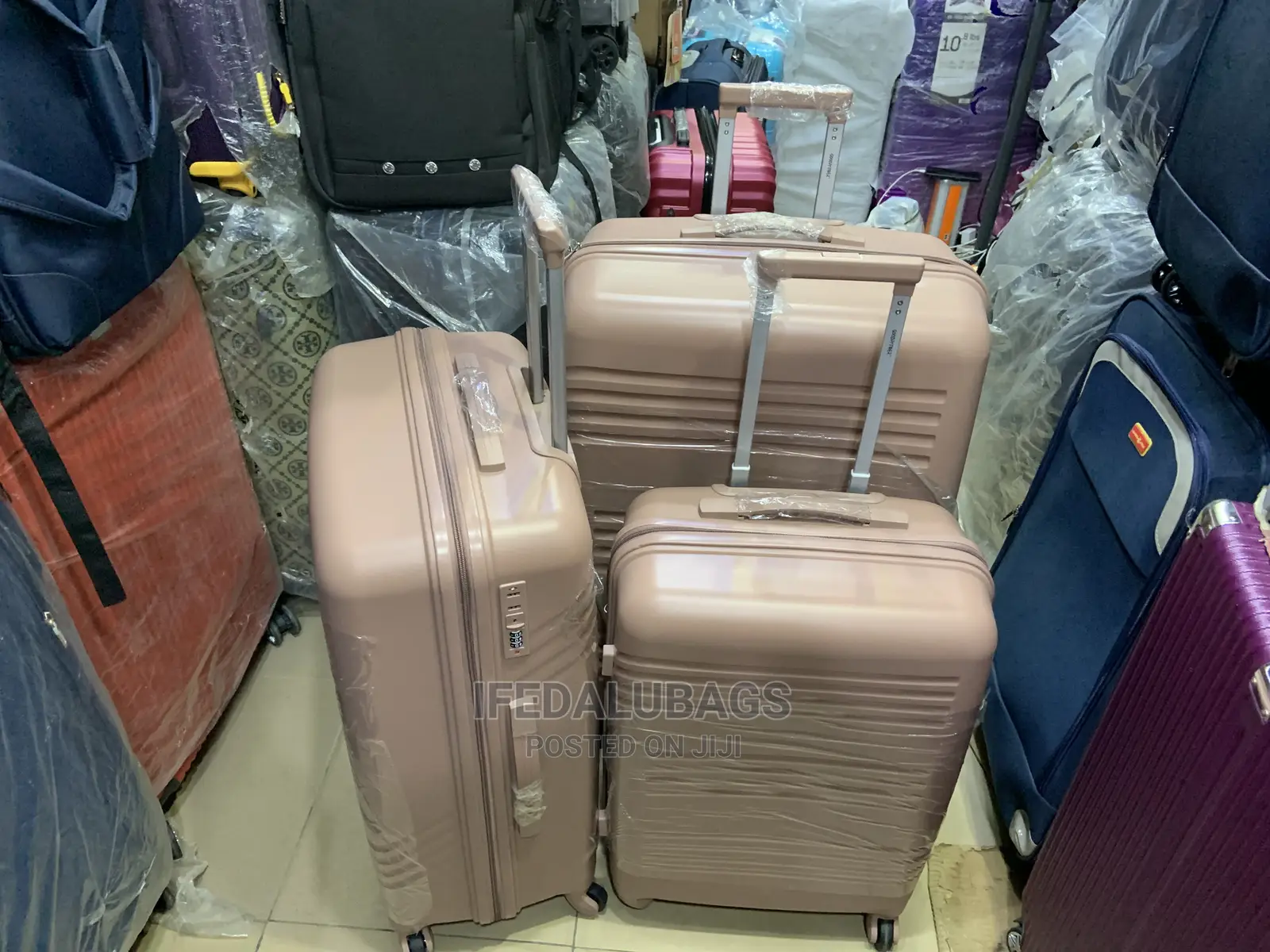 Set of Quality Imported Unbreakable Plastic Traveling Box
