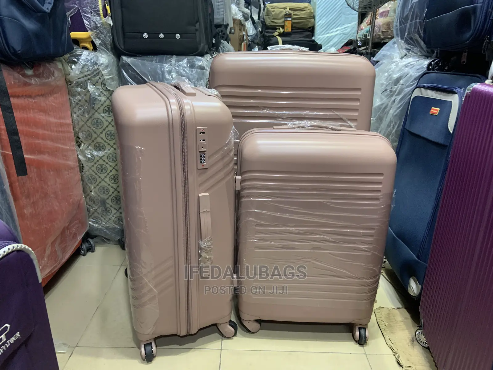 Set of Quality Imported Unbreakable Plastic Traveling Box