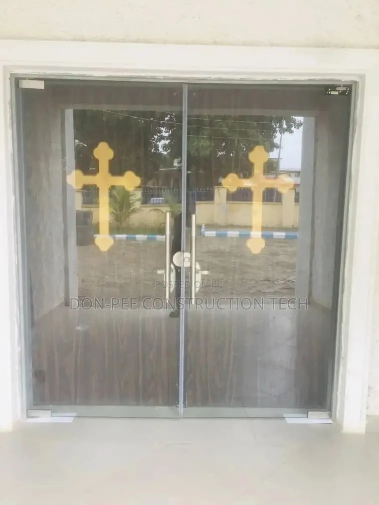 Frameless Glass Door