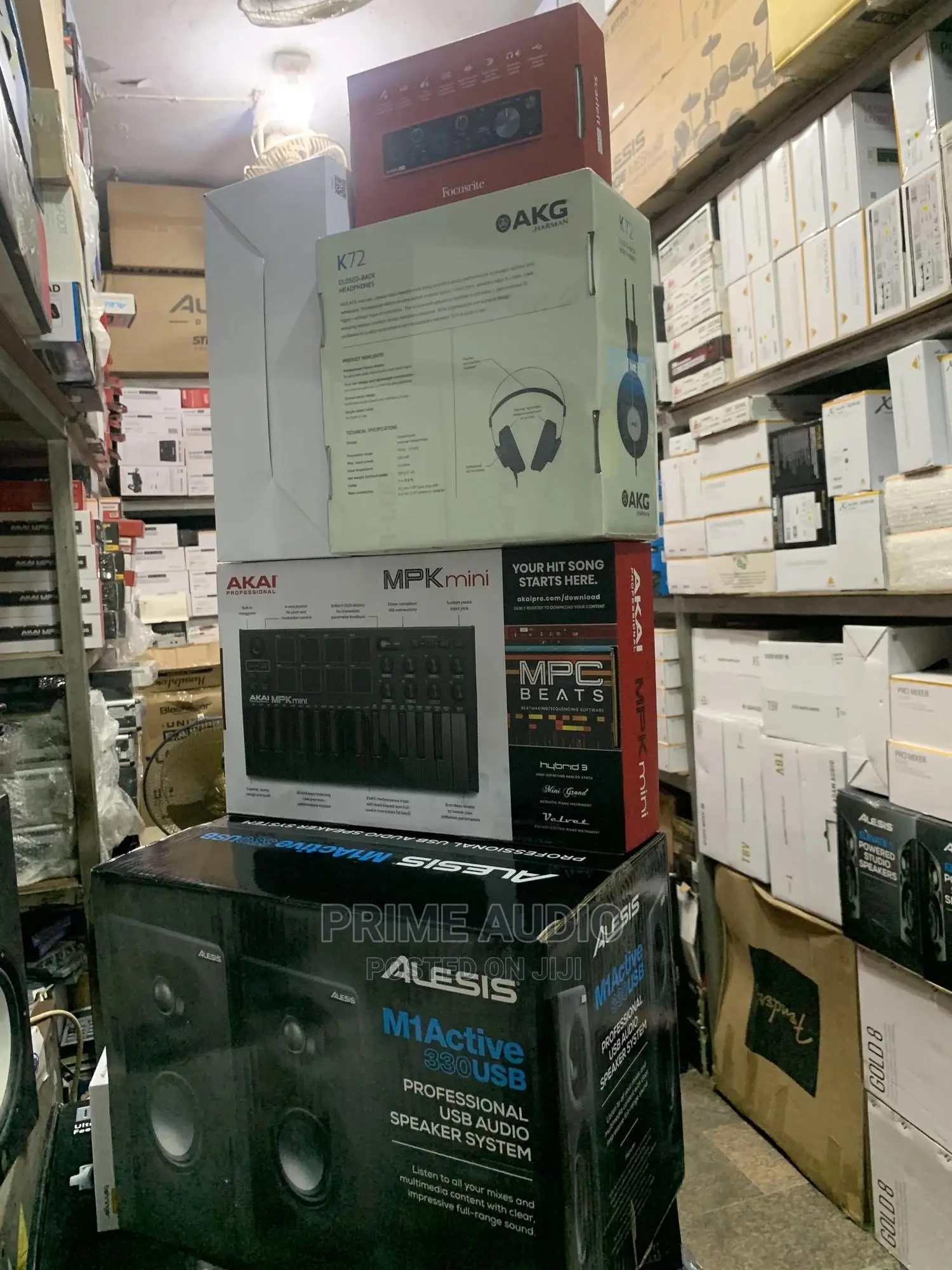 Focusrite 2i2, Alesis,Behringer AKG Complete Studio Bundle