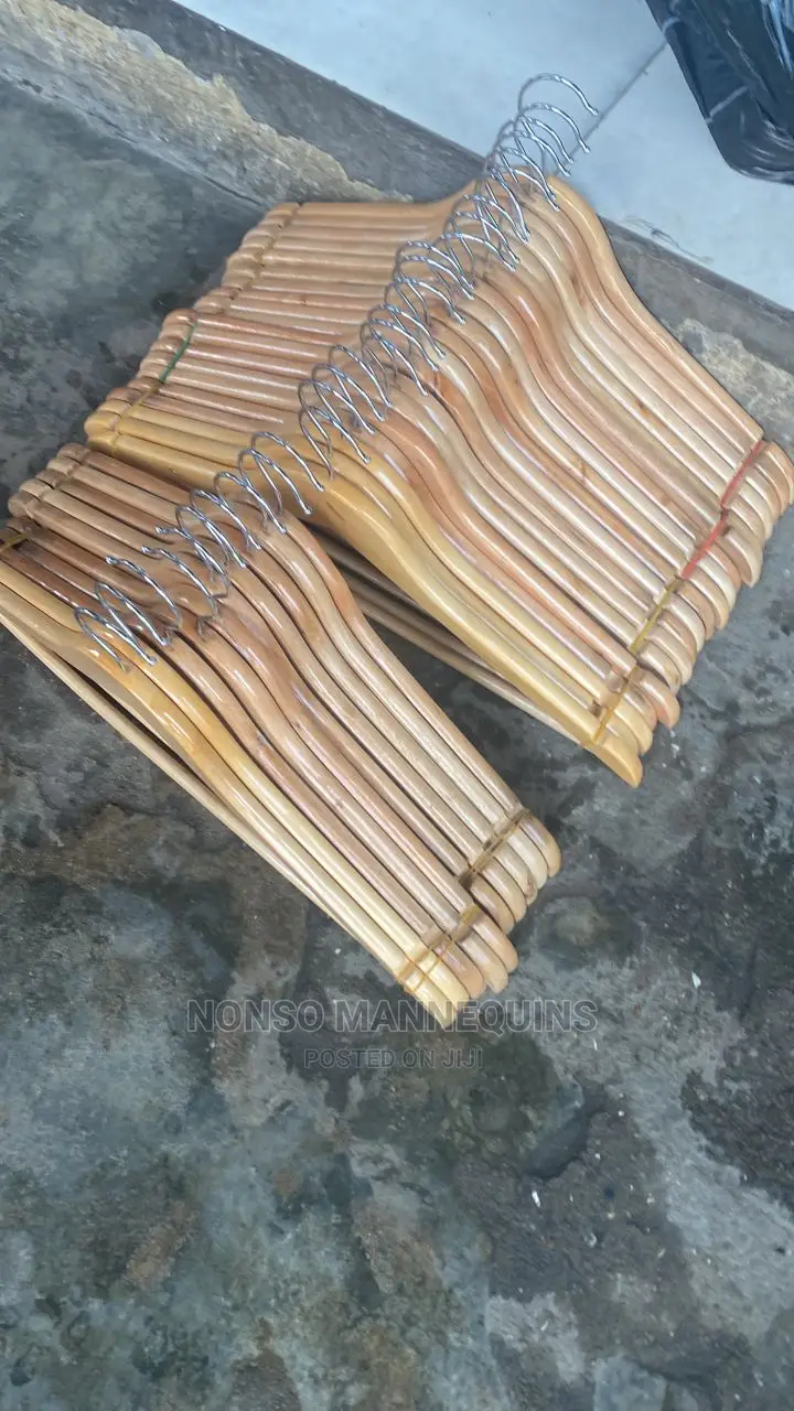 Well Finished Wooden Clothes Hangers