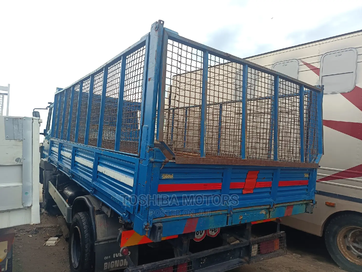 Mercedes Benz 814 2000 Model
