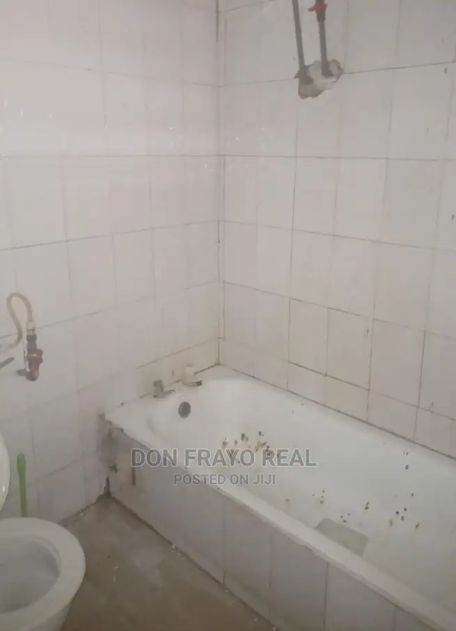 30 Rooms Self Con Building for Sale Near Awòlòwo New Bodija