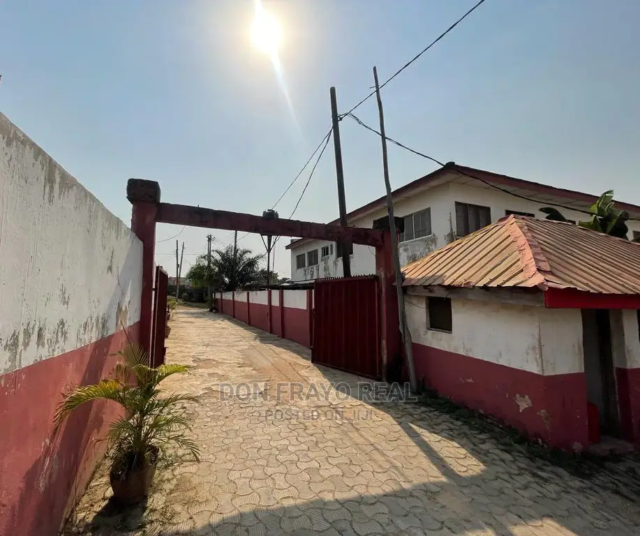 30 Rooms Self Con Building for Sale Near Awòlòwo New Bodija