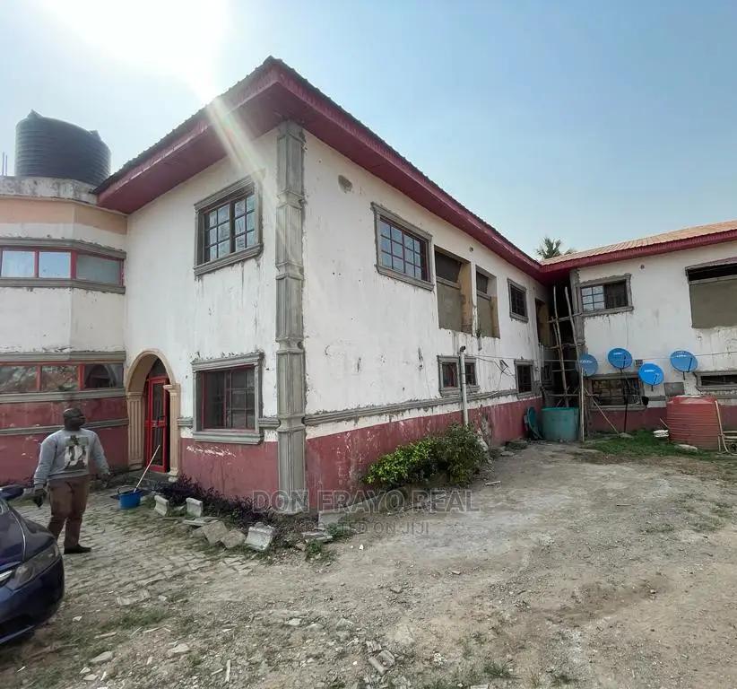 30 Rooms Self Con Building for Sale Near Awòlòwo New Bodija