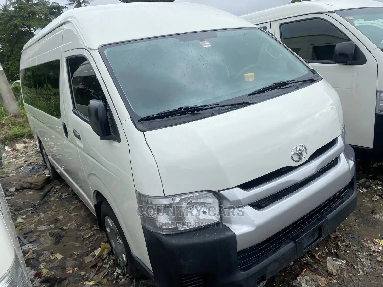 Toyota HiAce 2018 White