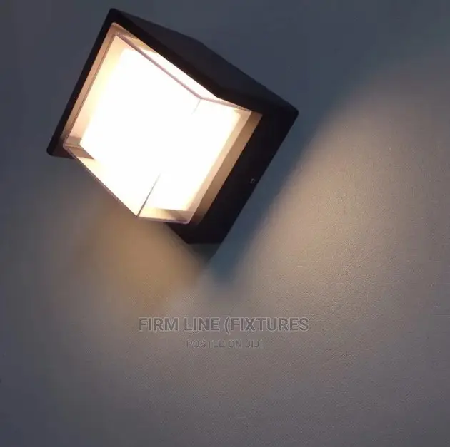 Outdoor Square Aluminum 12W LED Wall Light