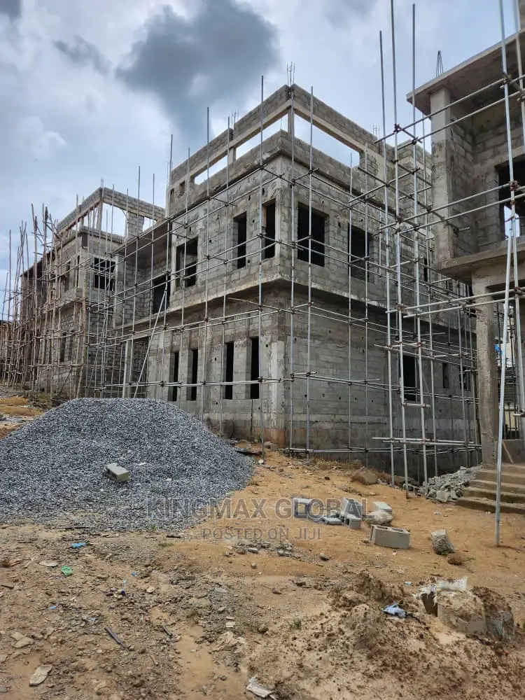 5bdrm Duplex in Guzape District for sale