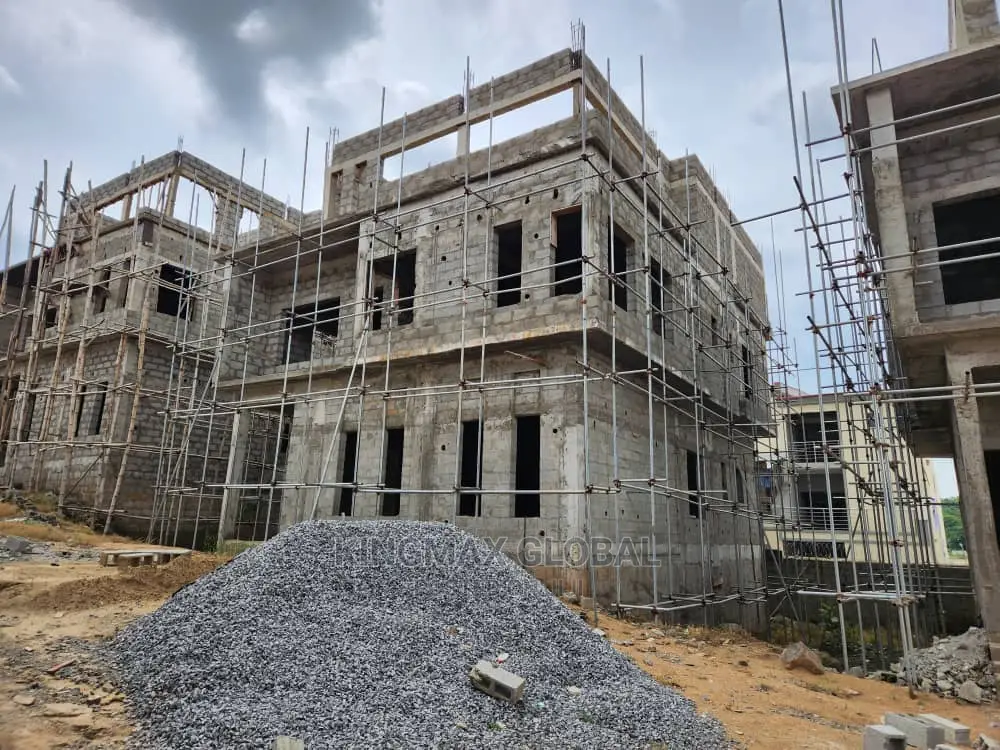 5bdrm Duplex in Guzape District for sale