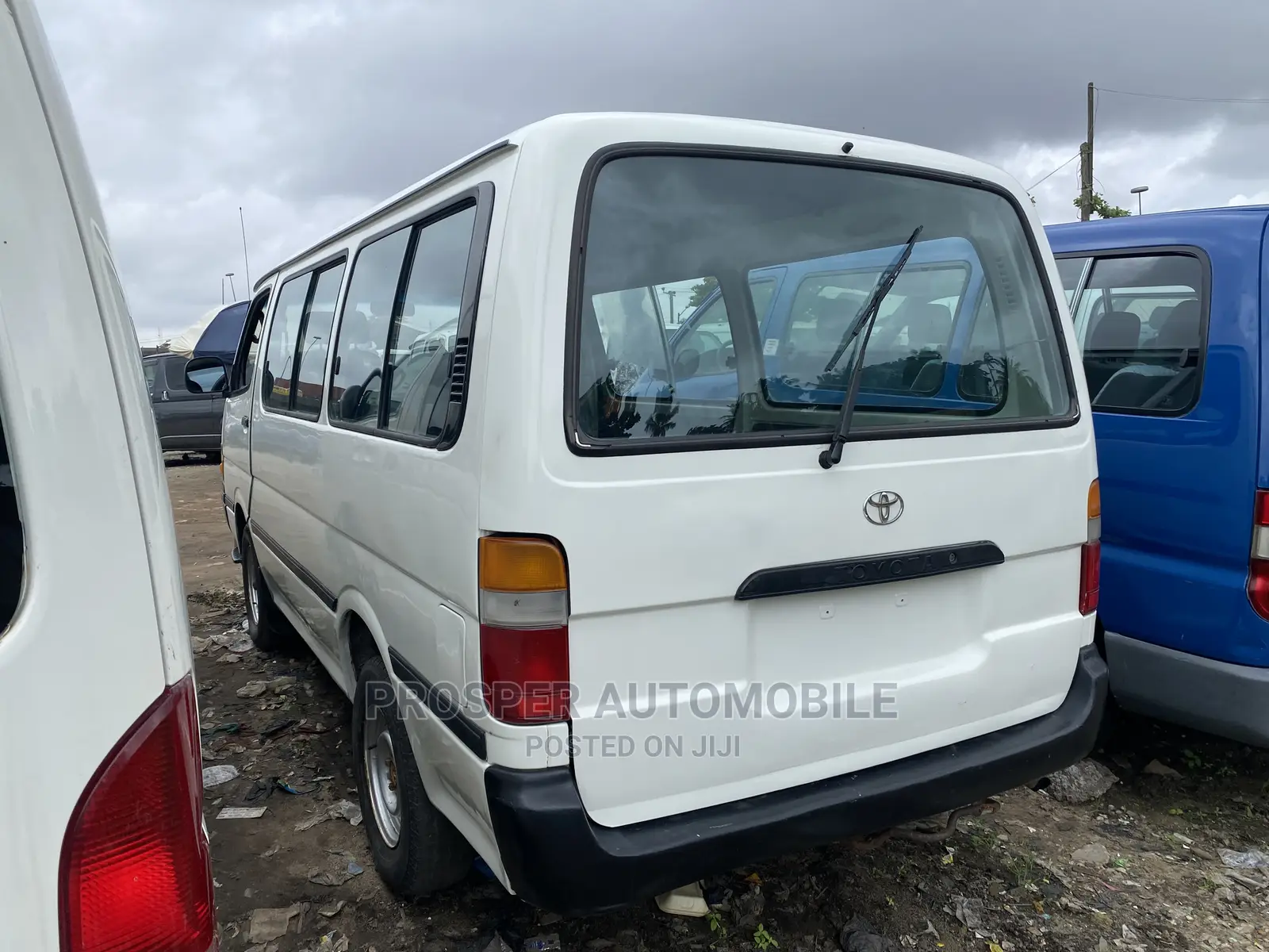 Toyota HiAce 2000 White