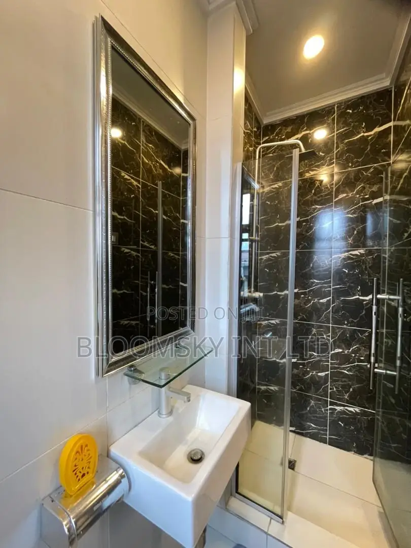 Beautiful 2 Bedroom in Lekki Phase 1