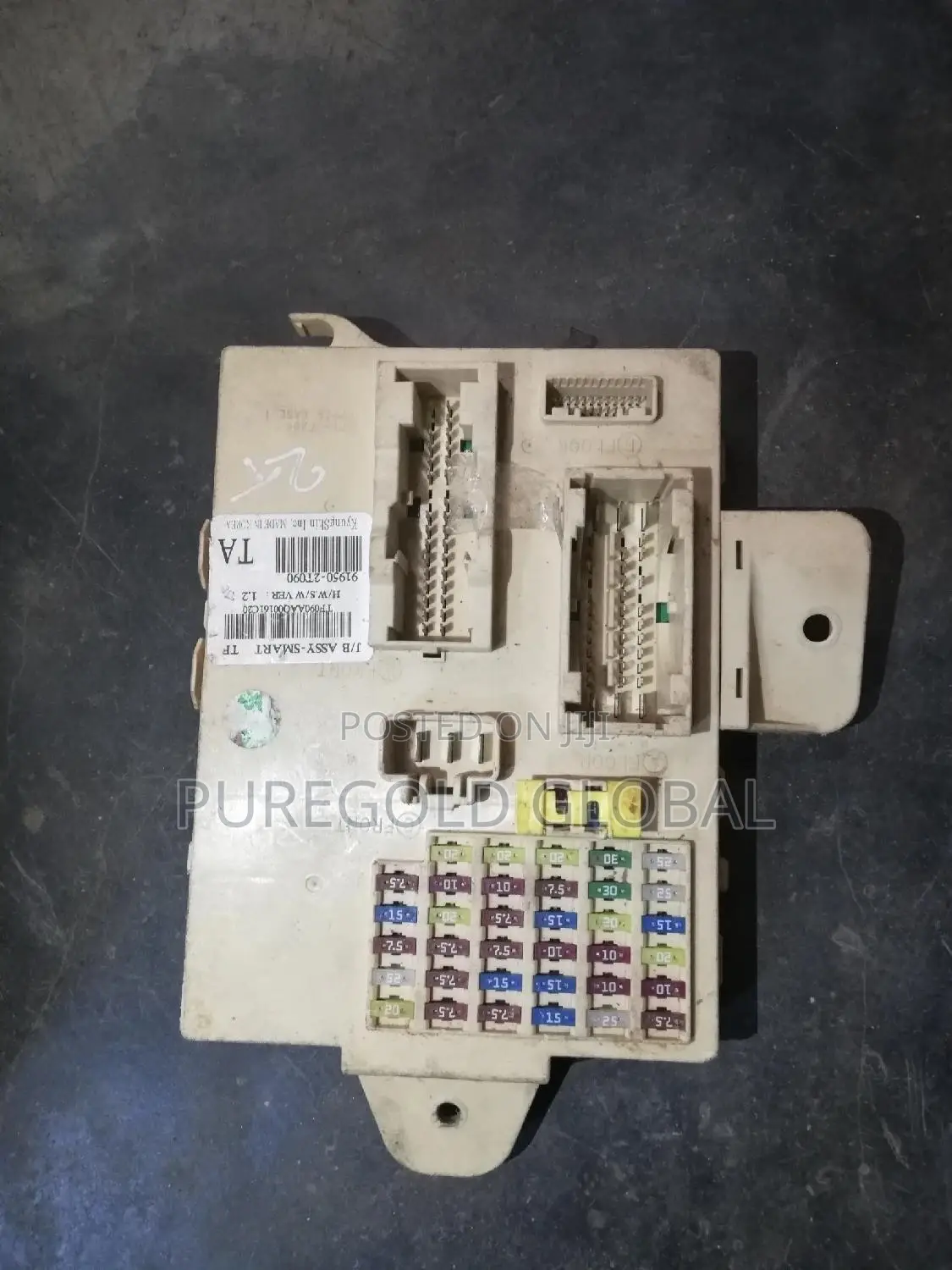 Optima 2011 and 2012 Dashboard Fuse Box
