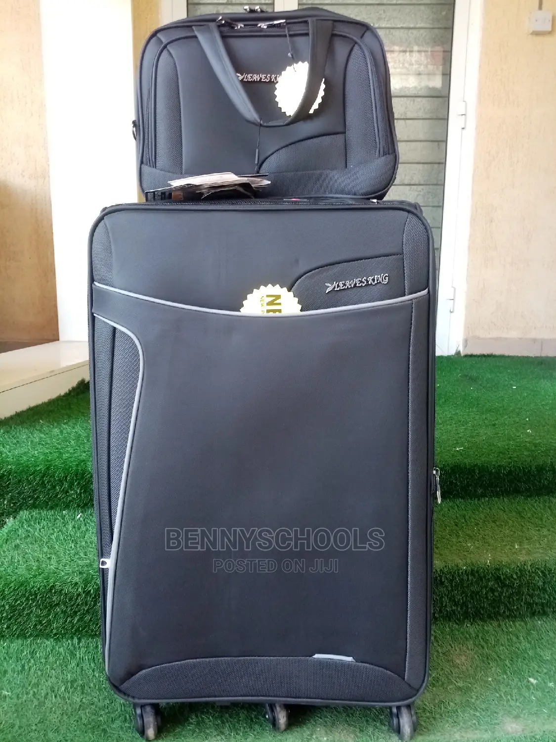 Big Leaves King Traveling Luggage Box and Kit