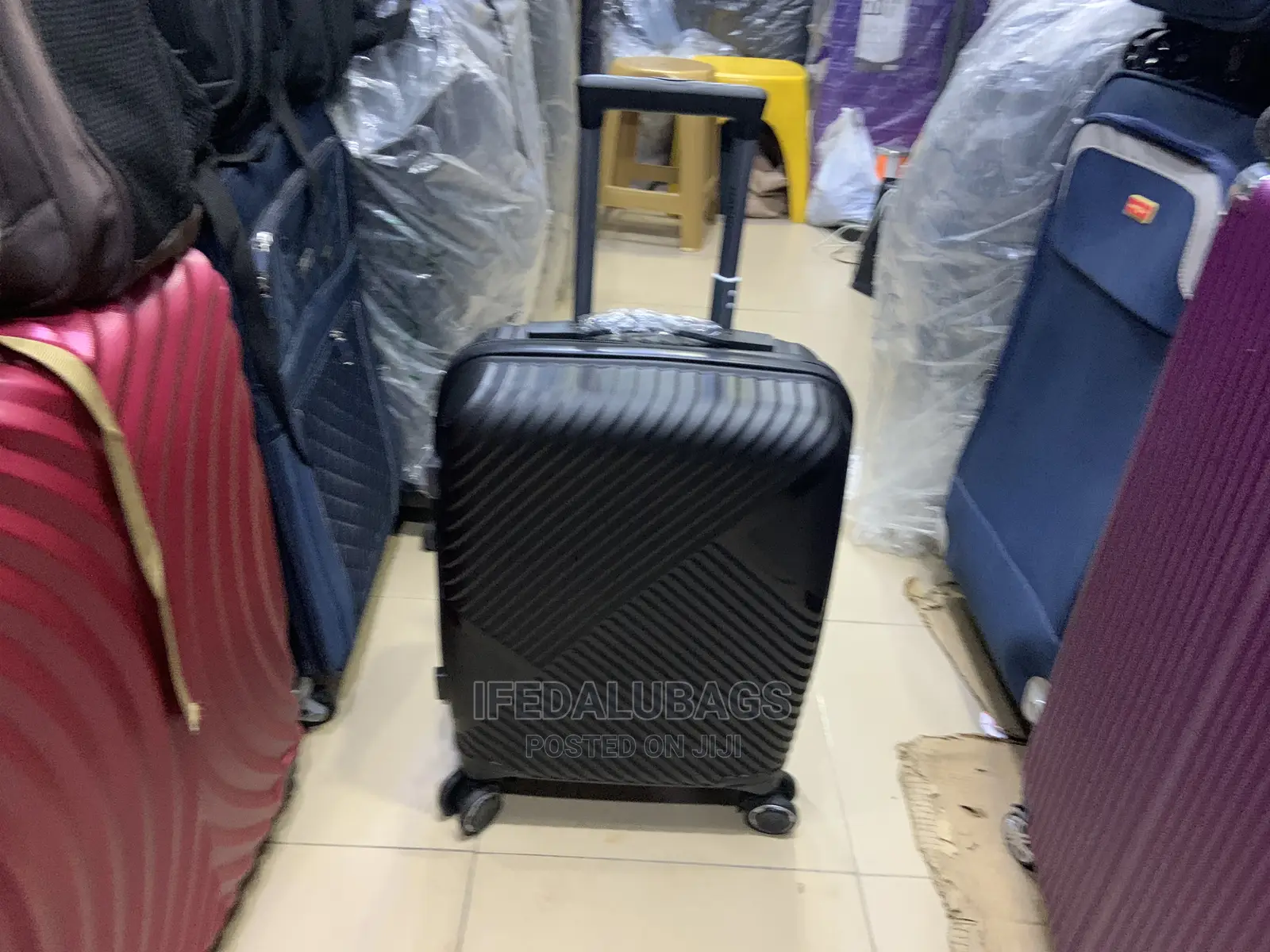Small Size Quality Imported Unbreakable Traveling Luggage