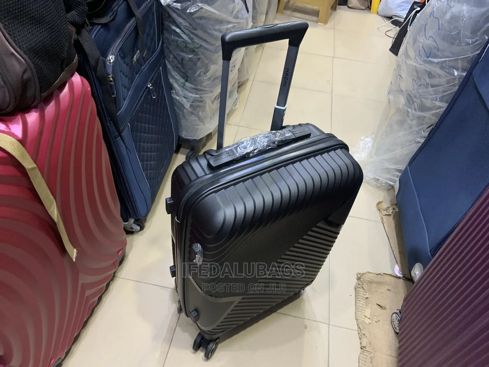 Small Size Quality Imported Unbreakable Traveling Luggage