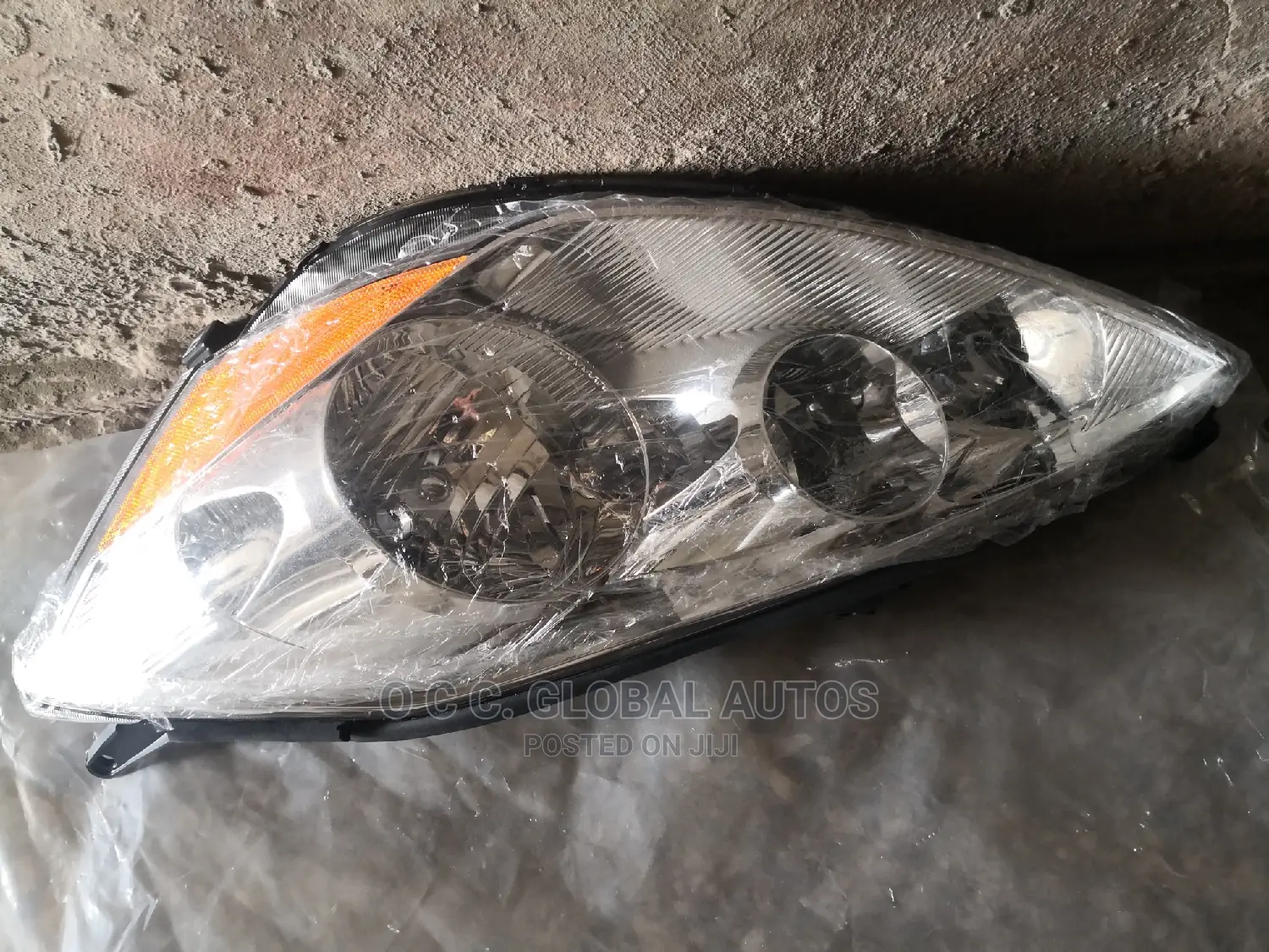Headlamp Toyota Sienna 2006 Model