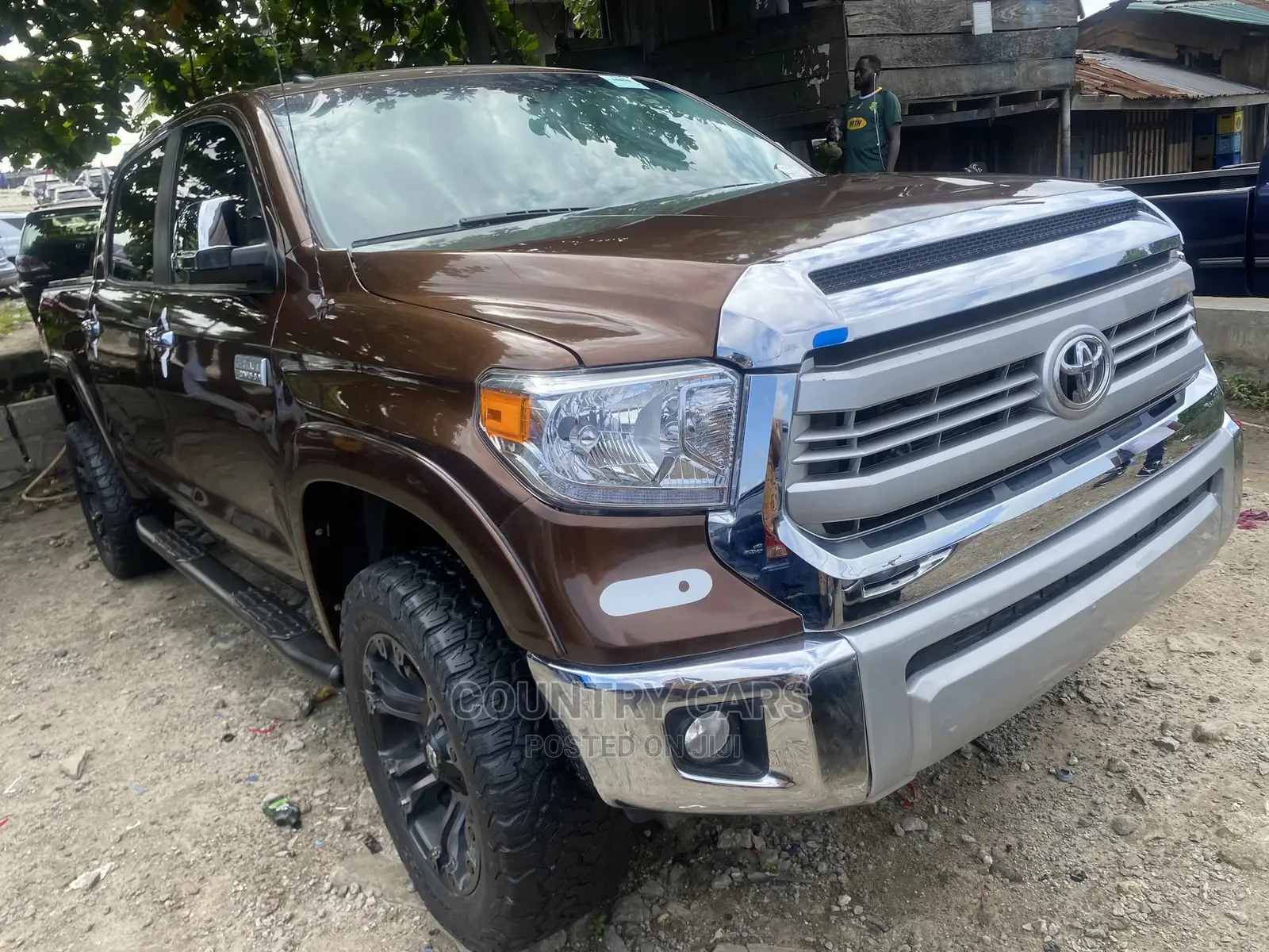 Toyota Tundra Platinum 5.7L V8 4x4 CrewMax 5.6 ft. box 145.7 in. WB