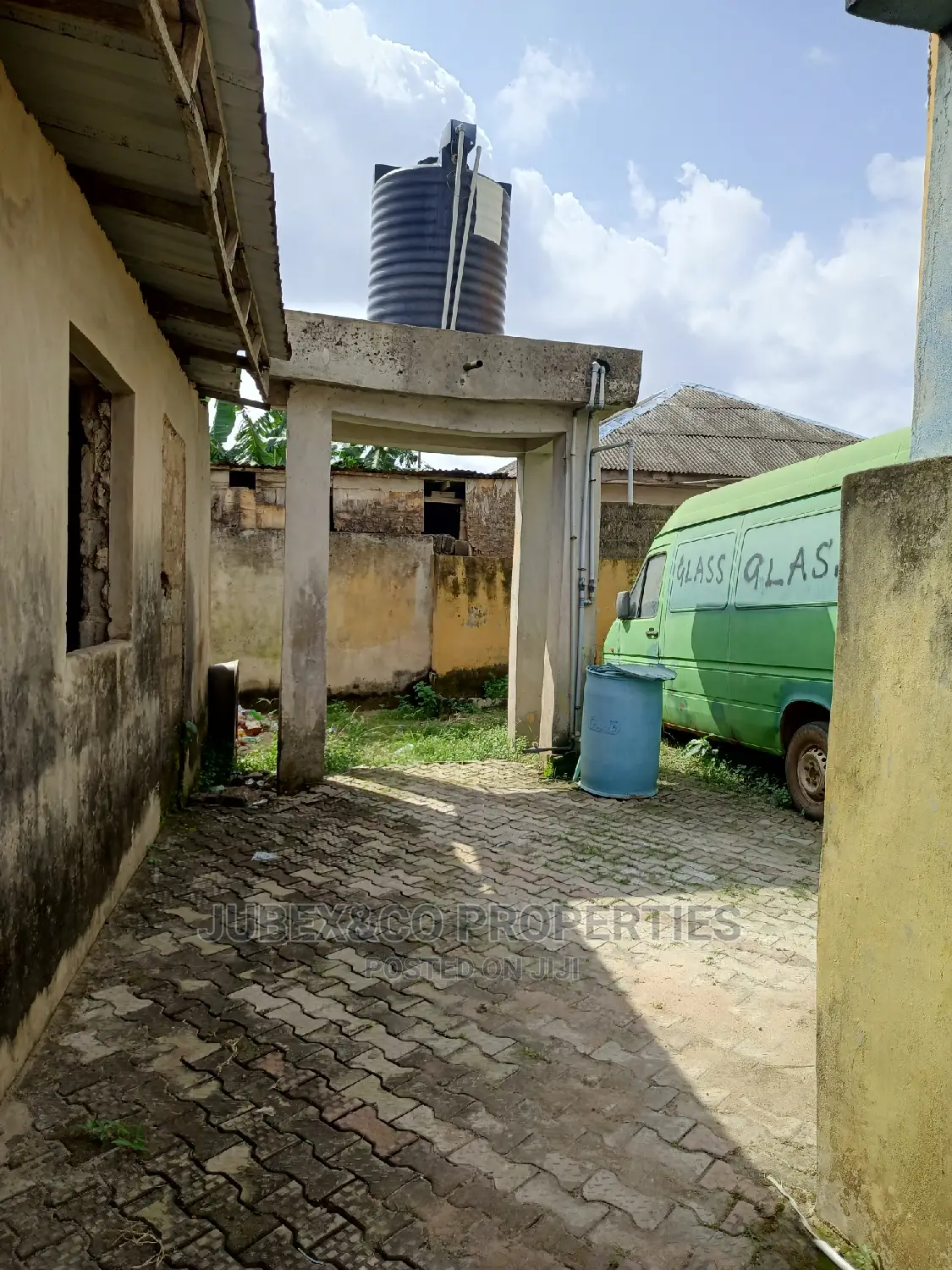 10bdrm Block of Flats in Veepee Avenue, Ado-Odo/Ota for sale