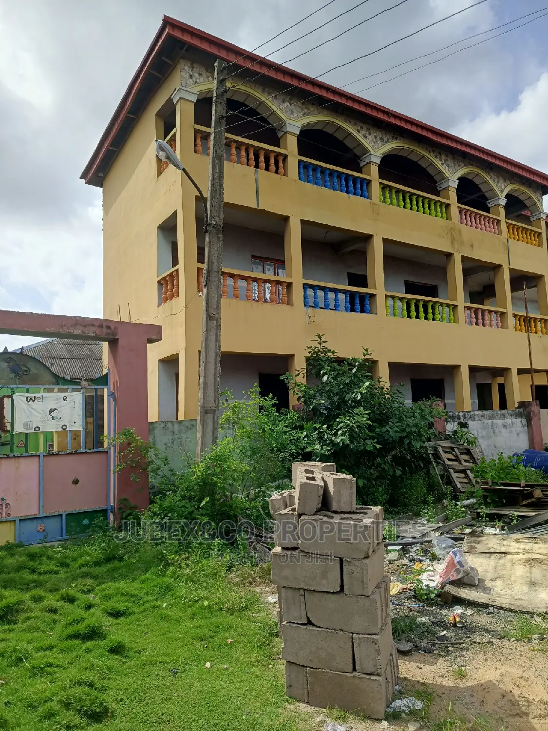 10bdrm Block of Flats in Veepee Avenue, Ado-Odo/Ota for sale