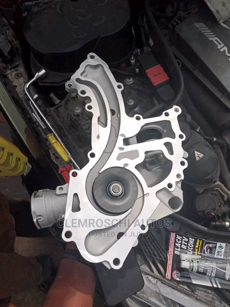 High Quality Certified Water Pump Mercedes Benz 278 Engine