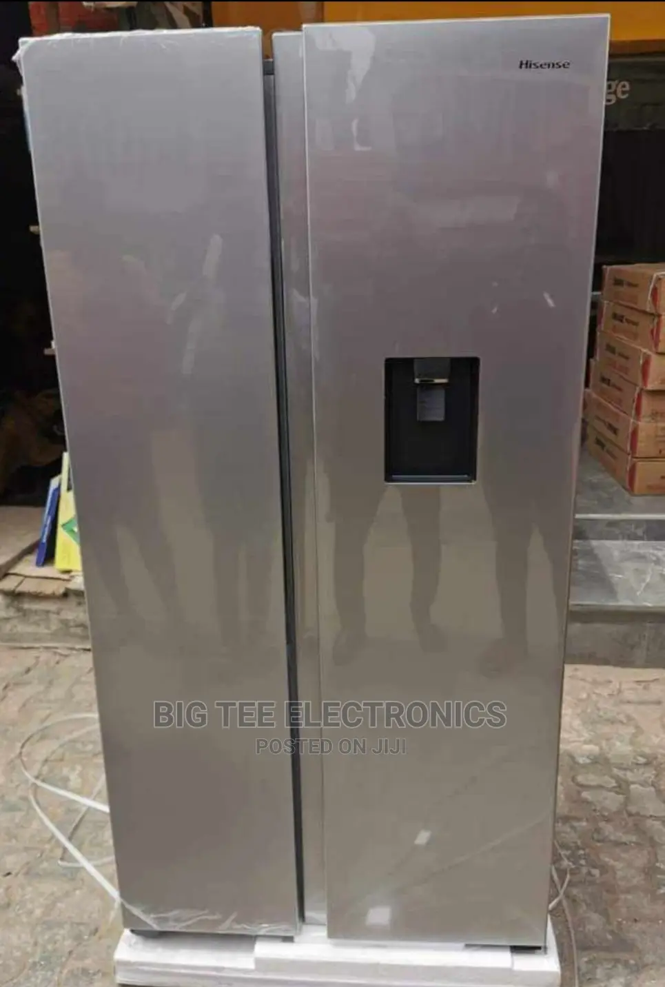 Hisense Fridge and Freezer With Dispenser (Side-by-Side)