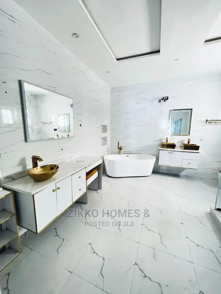 5bdrm Duplex in Osapa London for sale