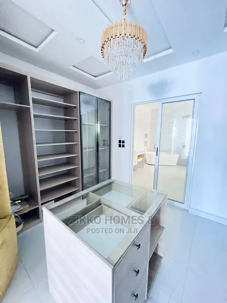 5bdrm Duplex in Osapa London for sale