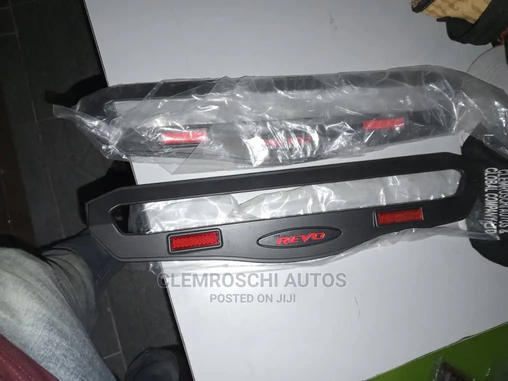 High Quality Certified Complete Black Boot Chrome Hilux 2020