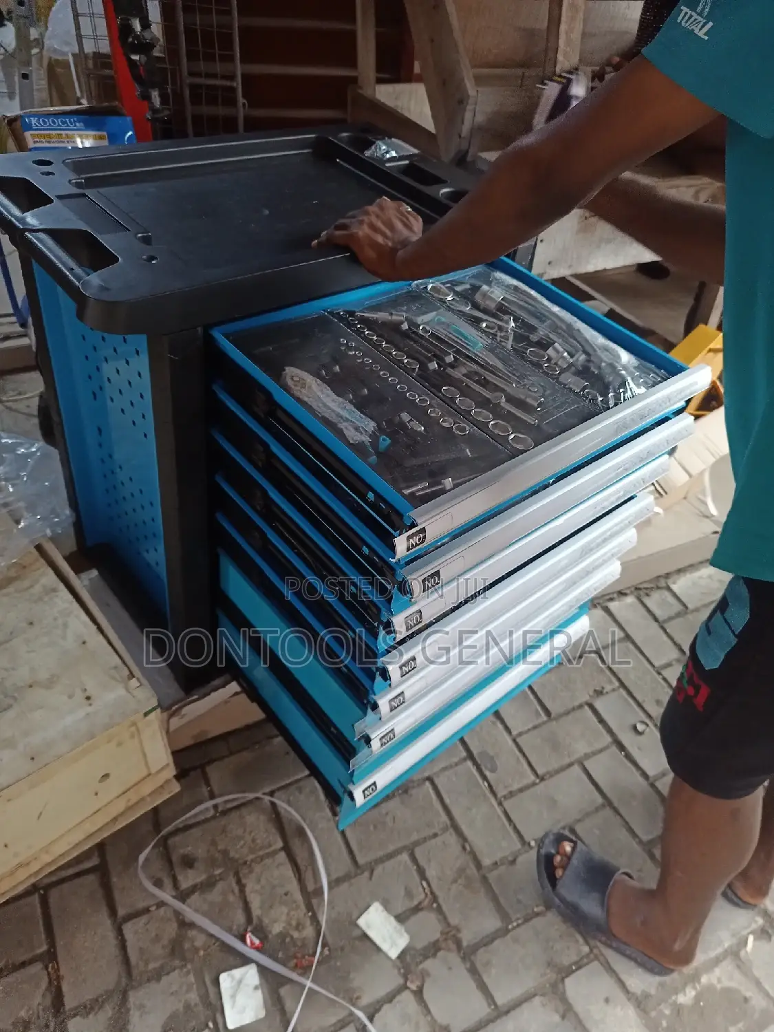 7 Drawer Tool's Box Fully Kitted