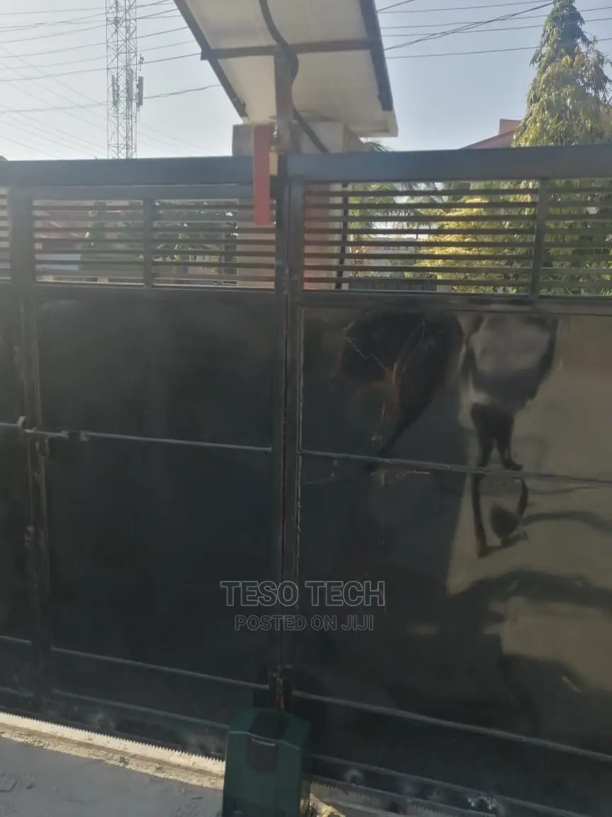 Best Automatic Sliding Gate Powered With Solar
