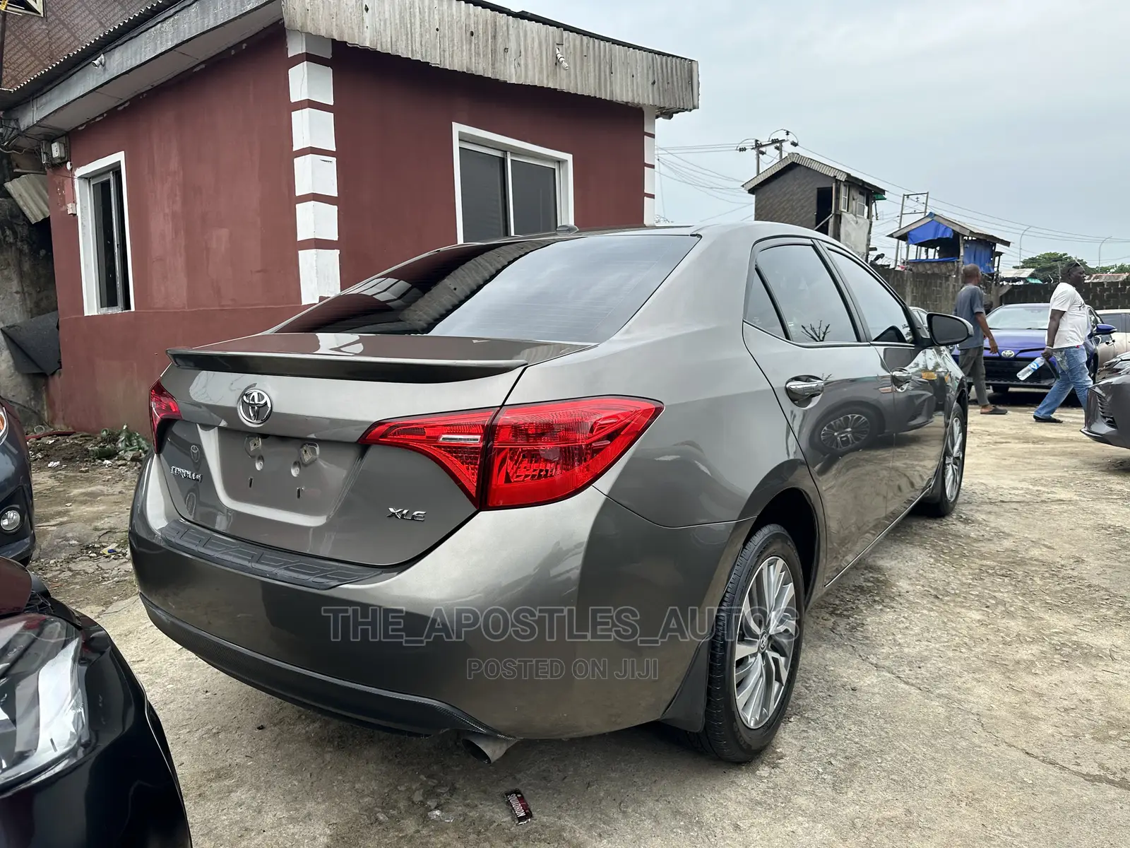 Toyota Corolla XSE (1.8L 4cyl 2A) 2018 Gold