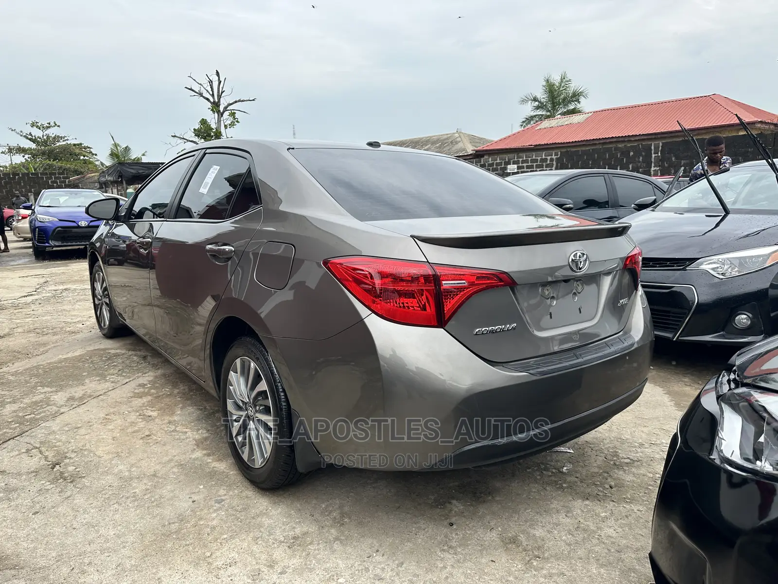 Toyota Corolla XSE (1.8L 4cyl 2A) 2018 Gold
