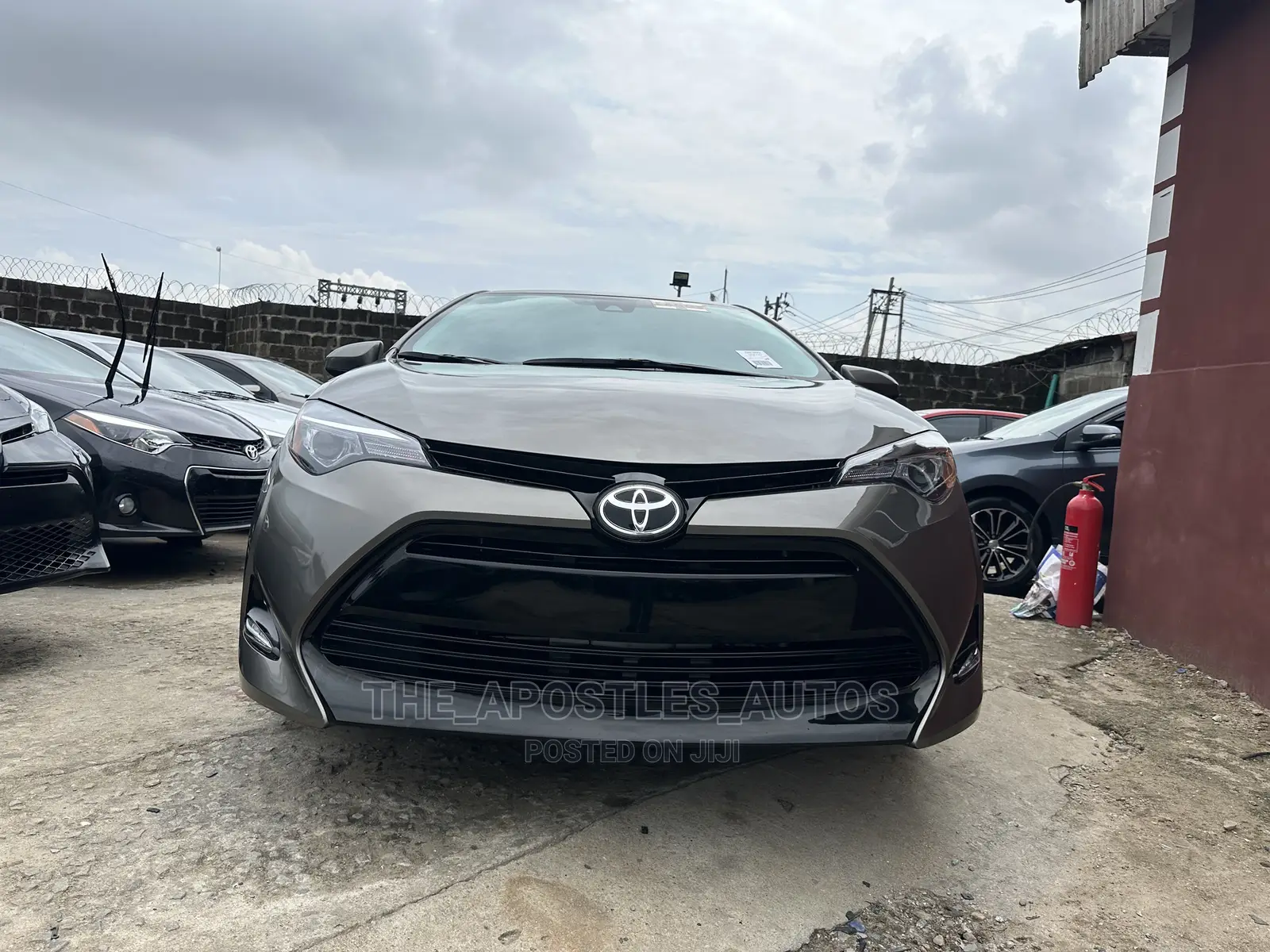 Toyota Corolla XSE (1.8L 4cyl 2A) 2018 Gold