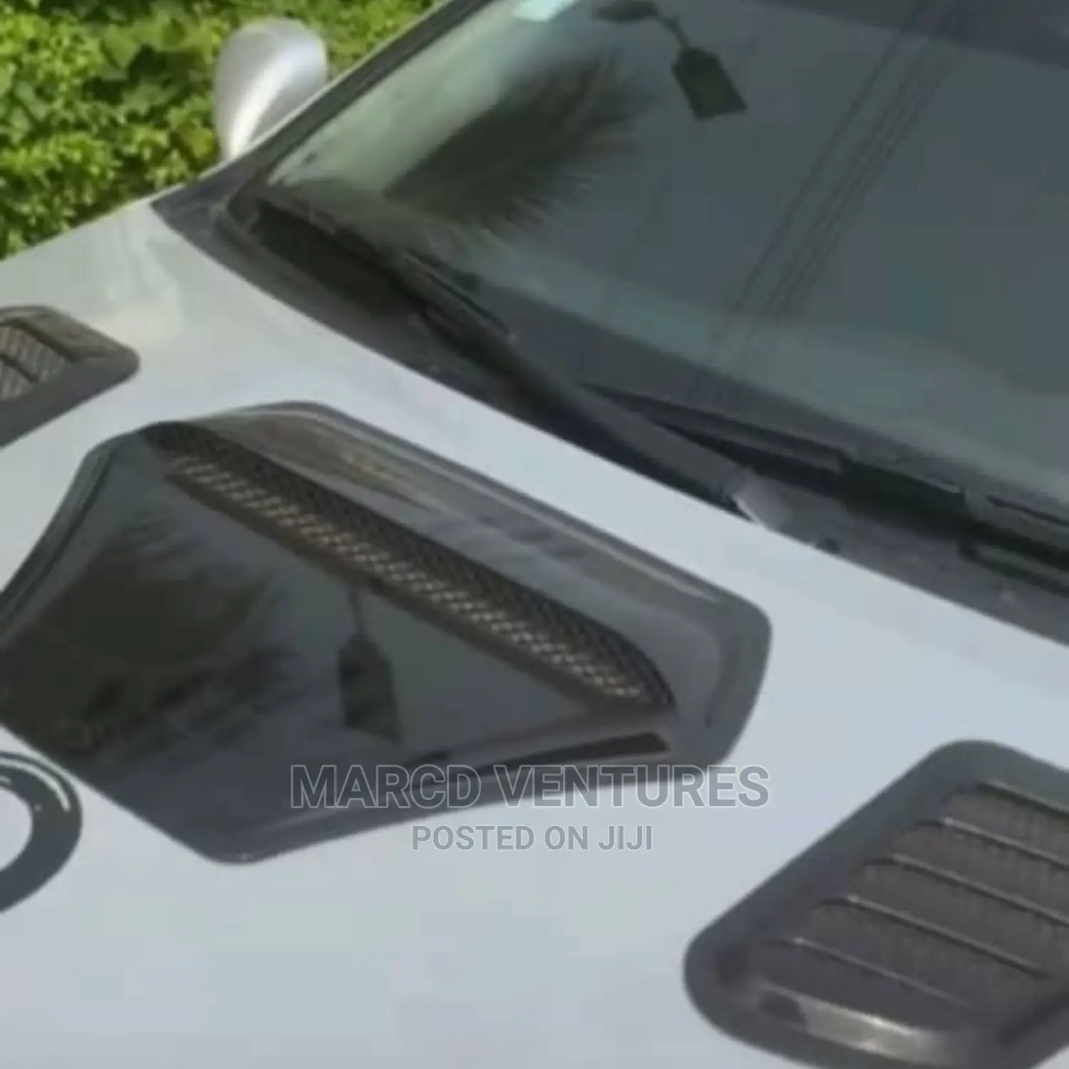 Universal Carbon Fiber Black Bonnet Hood Air Vent