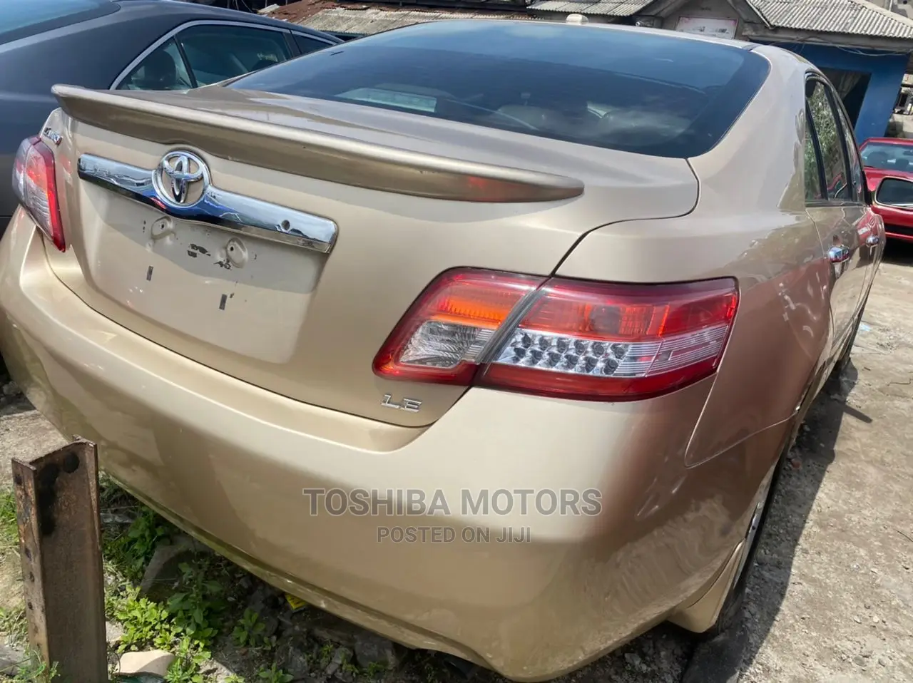 Toyota Camry 2010 Gold