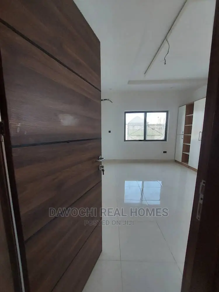 2bdrm Block of Flats in Ikate Lekki for rent