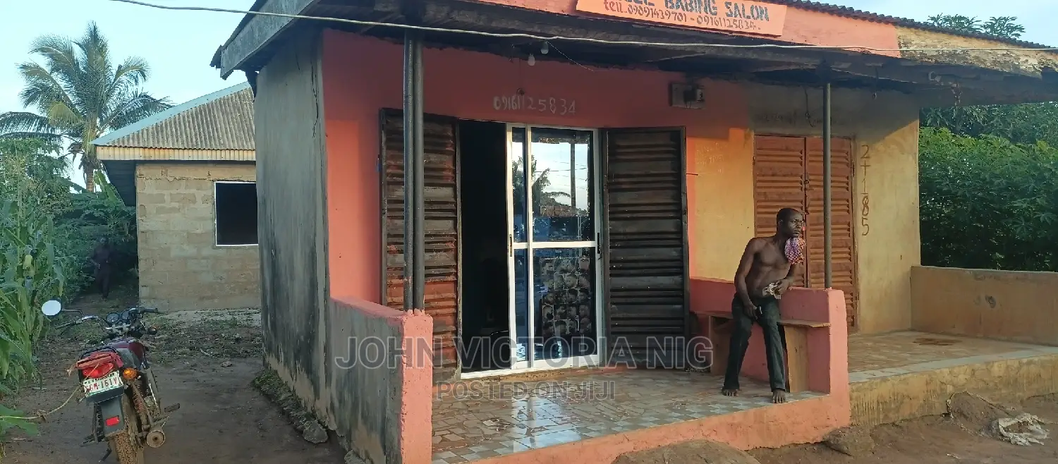 4bdrm Bungalow in Iragon, Badagry / Badagry for sale