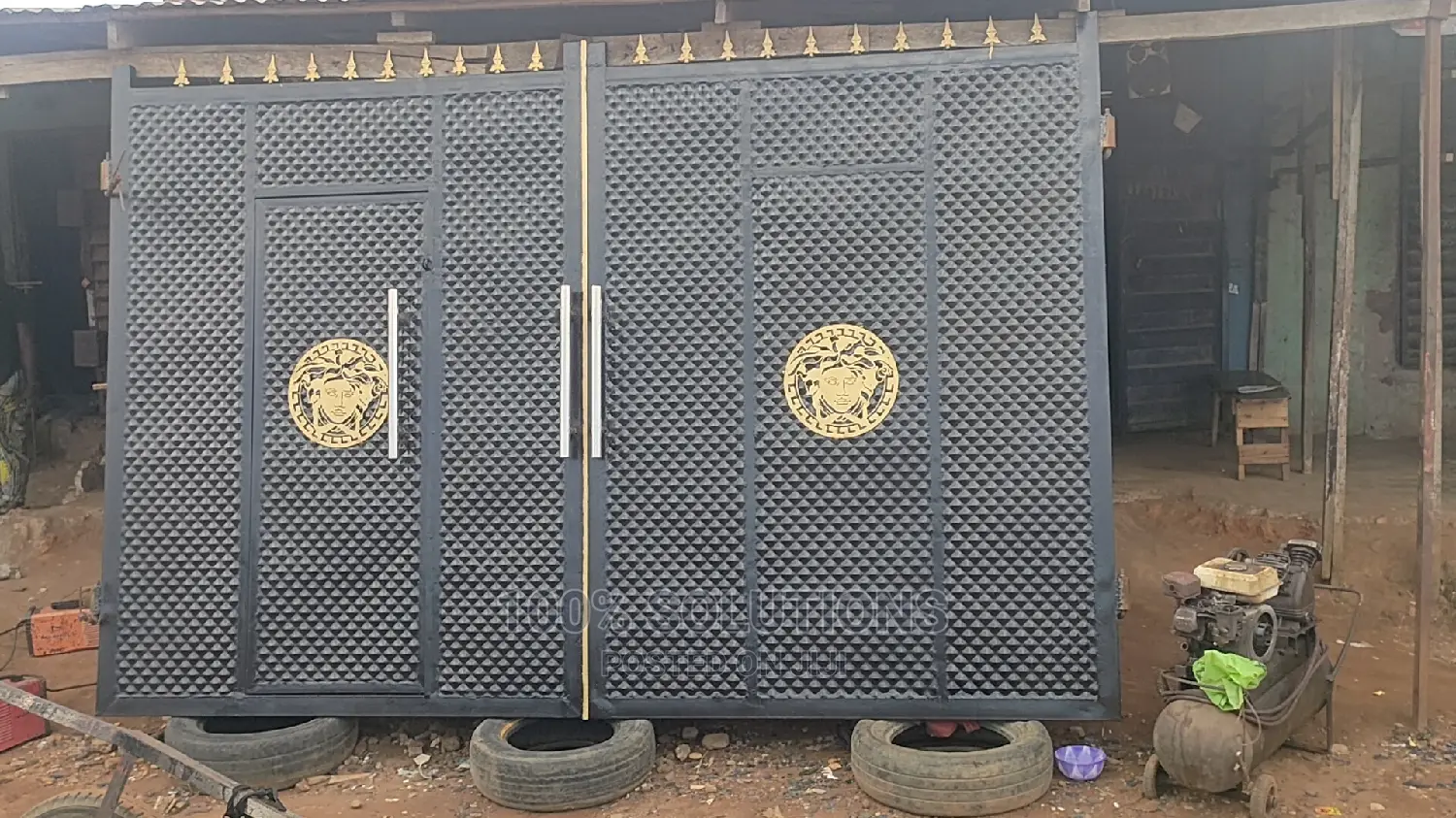Versace Standard Gate Design for the Best of Your Home