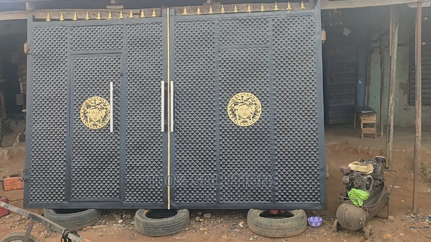 Versace Standard Gate Design for the Best of Your Home